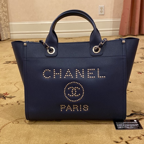 July 4 Special ❤️🤍💙Chanel 💙 Deauville 🤍medium tote bag❤️ - Picture 2 of 7